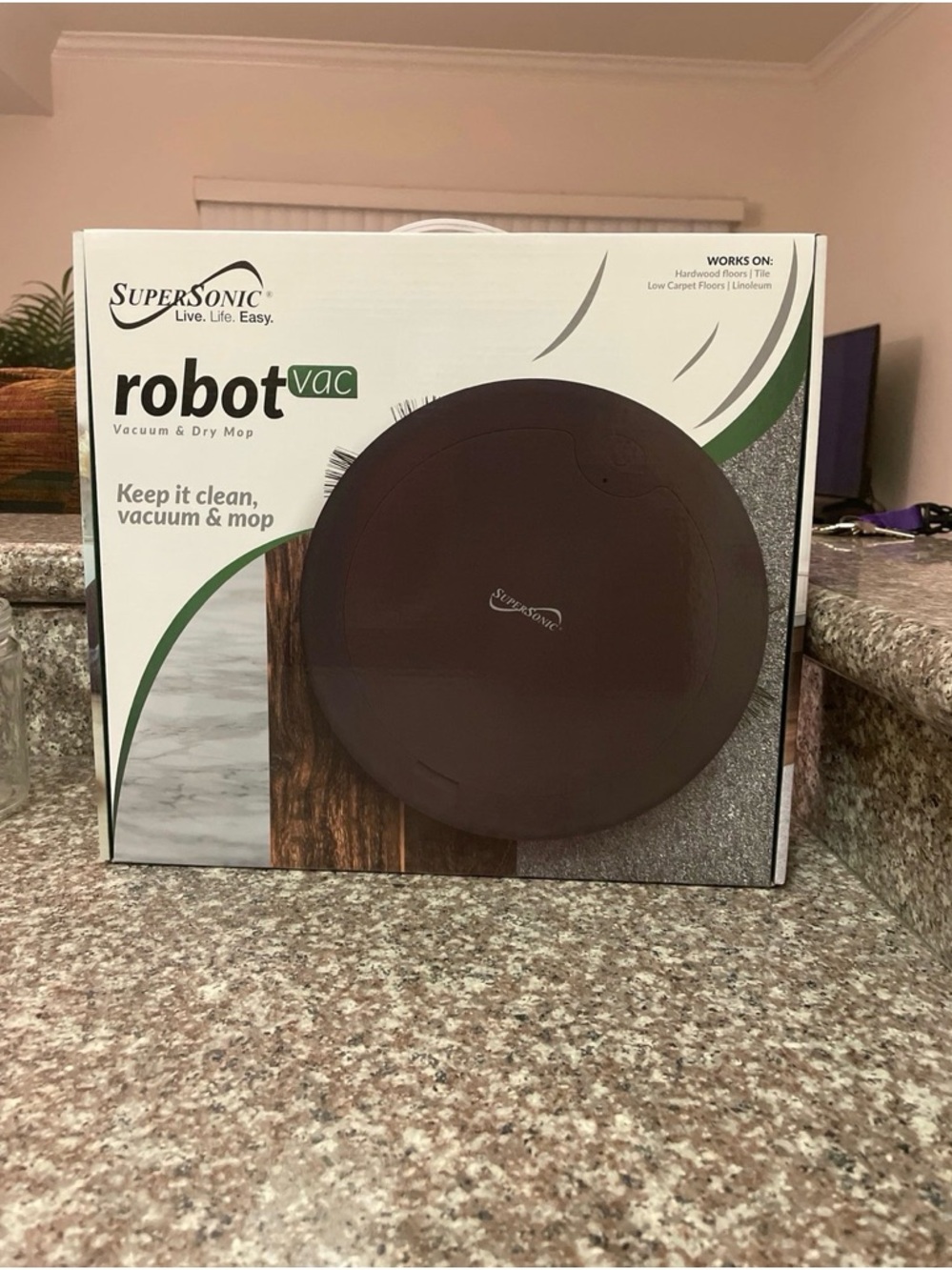 Supersonic Robot Vac in Black